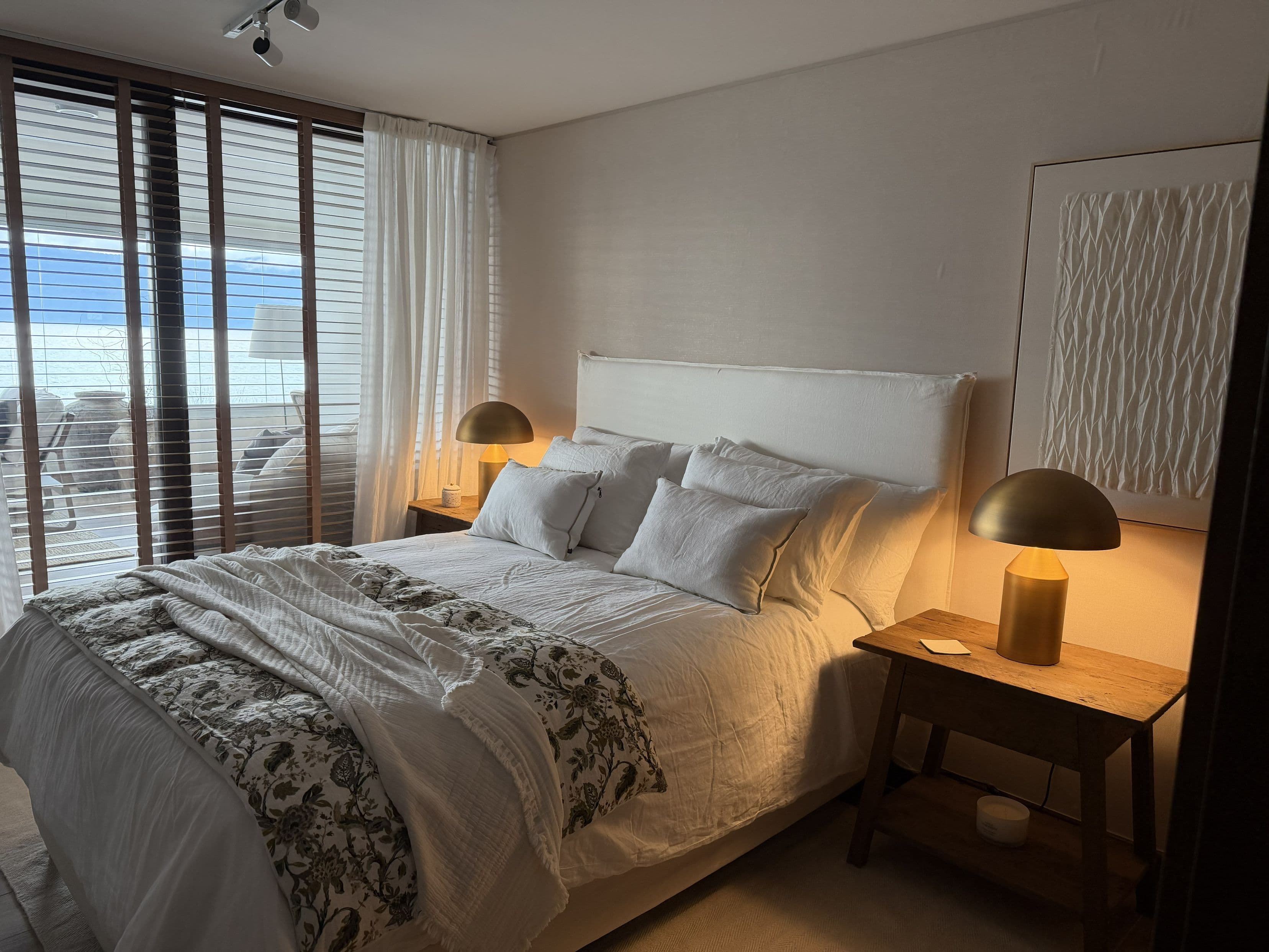 Proyecto de interiorismo integral con distribución equilibrada y luz natural